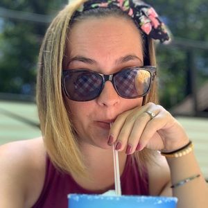 Meet your Posher, Adrienne